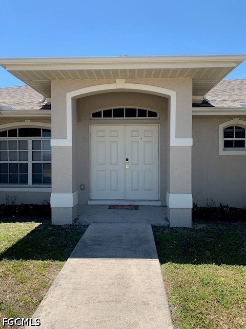 3 Bed Waterfront Home for Sale in Cape Coral, photo 2