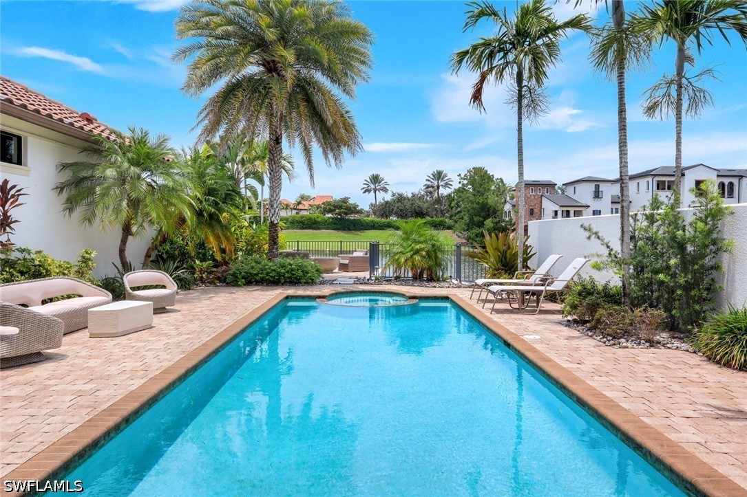 3 Bed Pool Home for Sale in Watercourse, photo 2