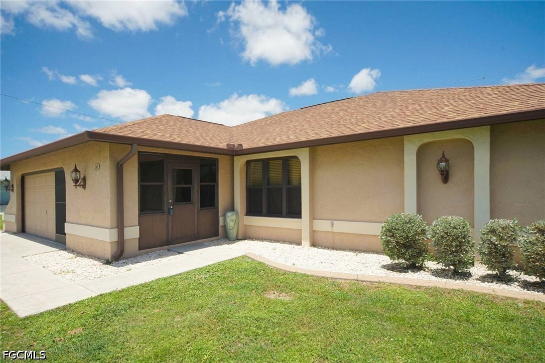 3 Bed SingleFamilyResidence for Sale in Cape Coral, photo 2