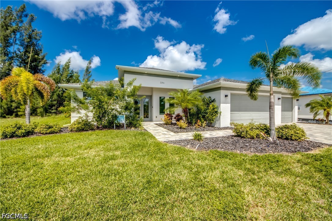 3 Bed Pool Home for Sale in Cape Coral, photo 2