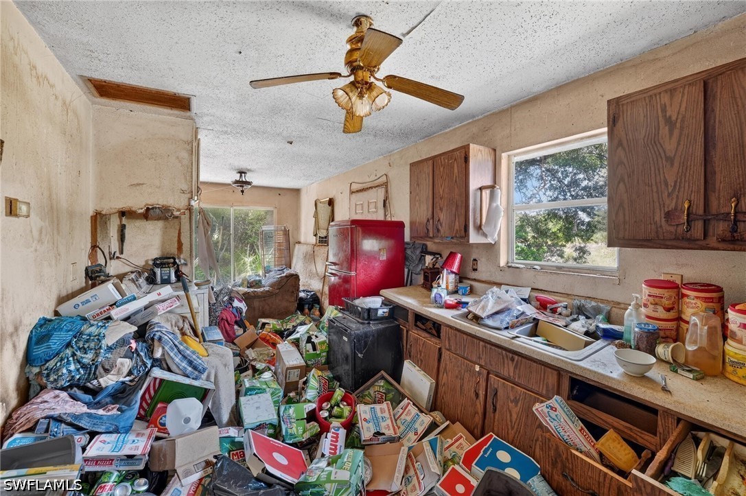 2 Bed SingleFamilyResidence for Sale in Deep Creek, photo 2