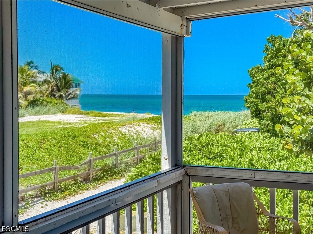 2 Bed SingleFamilyResidence for Sale in Captiva, photo 2