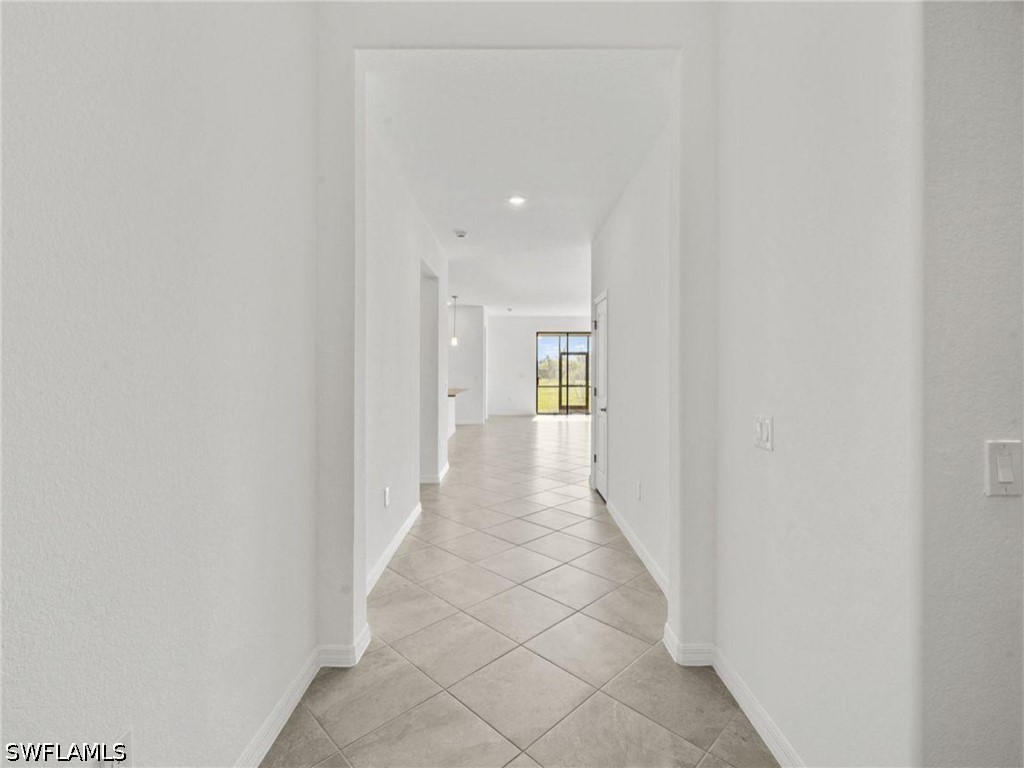 4 Bed SingleFamilyResidence for Sale in Portico, photo 2