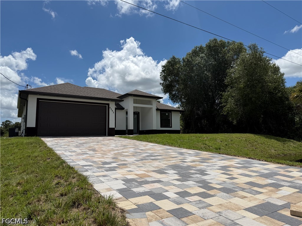 4 Bed Waterfront Home for Sale in Fort Myers, photo 2