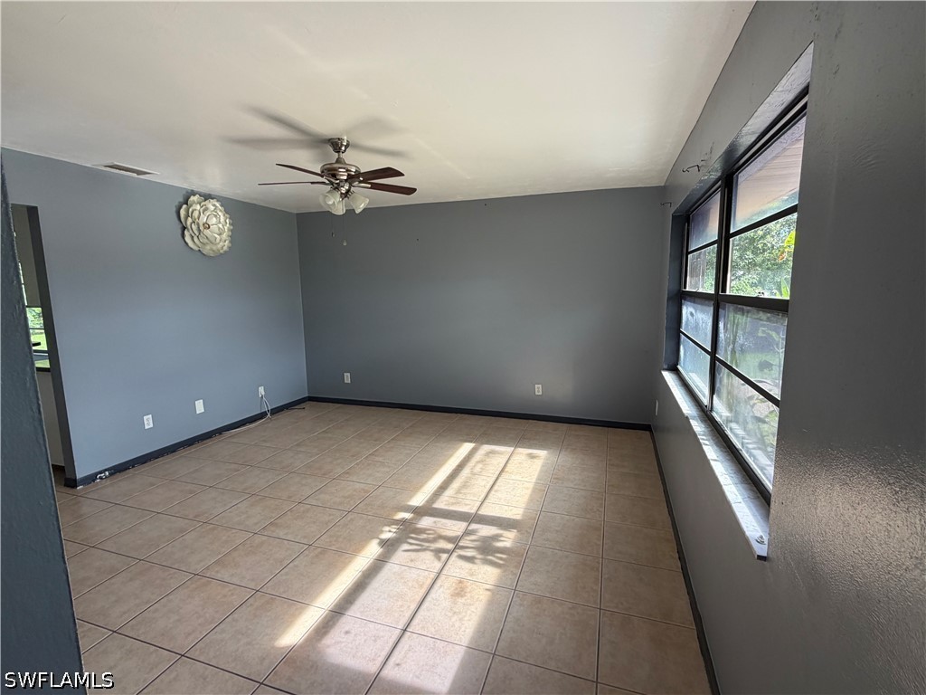 3 Bed SingleFamilyResidence for Sale in Lehigh Acres, photo 2