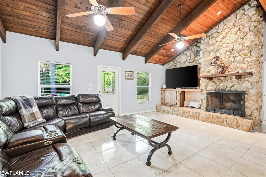 3 Bed SingleFamilyResidence for Sale in Naples, photo 2