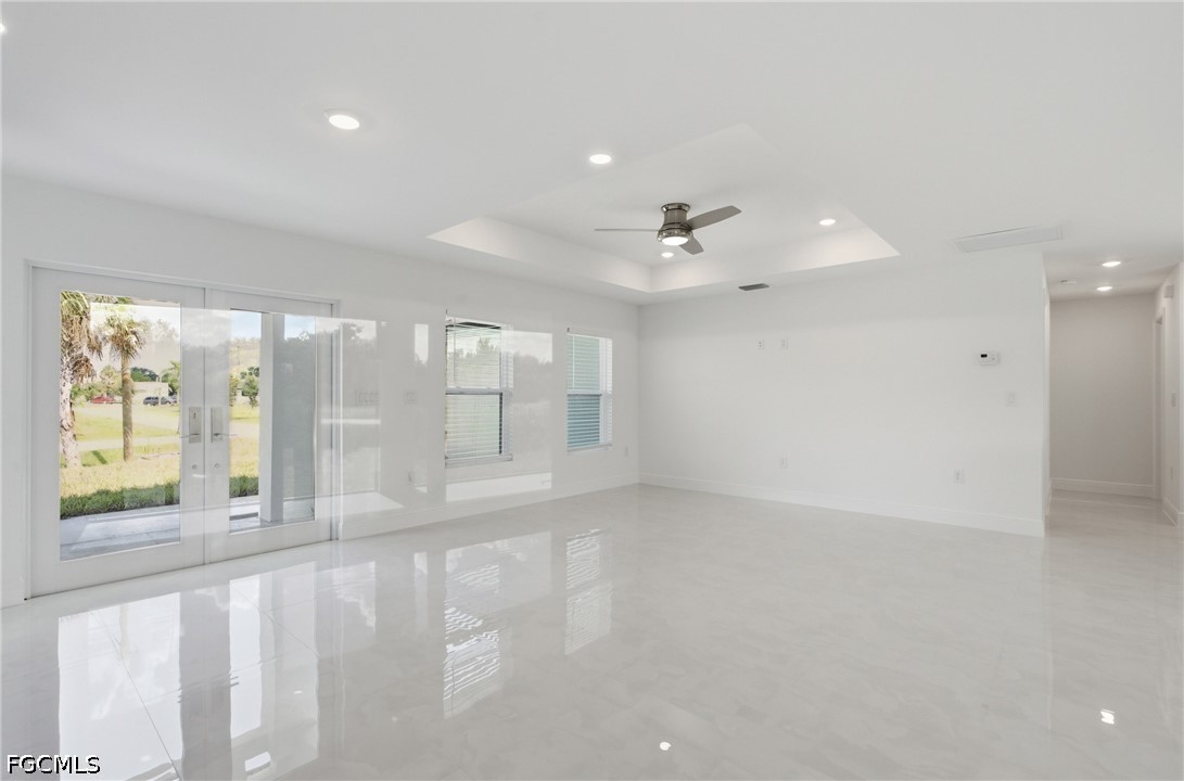3 Bed SingleFamilyResidence for Sale in Lehigh Acres, photo 2