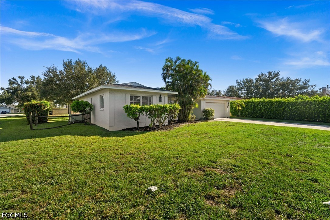 3 Bed SingleFamilyResidence for Sale in Cape Coral, photo 2