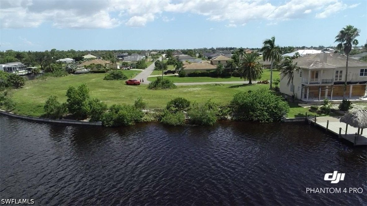 Waterfront Home for Sale in Cape Coral, photo 2