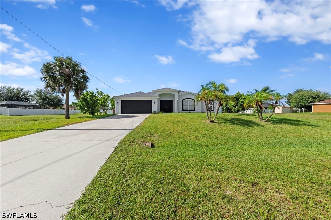 3 Bed SingleFamilyResidence for Sale in Cape Coral, photo 2