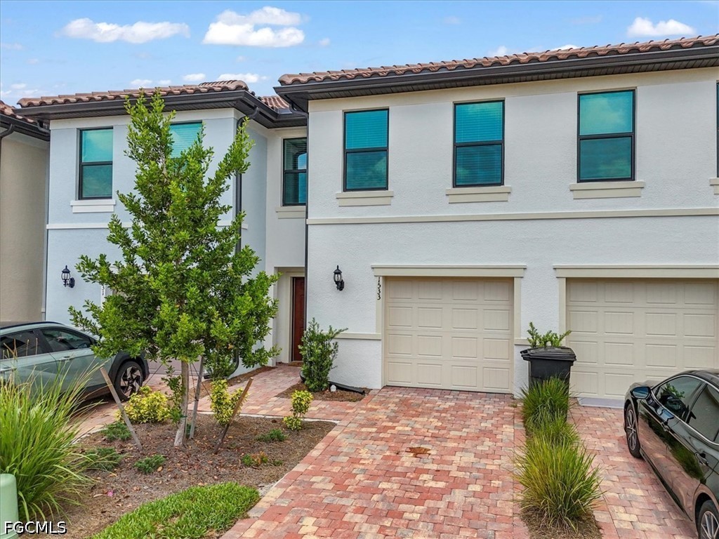 3 Bed SingleFamilyResidence for Sale in Cape Coral, photo 2