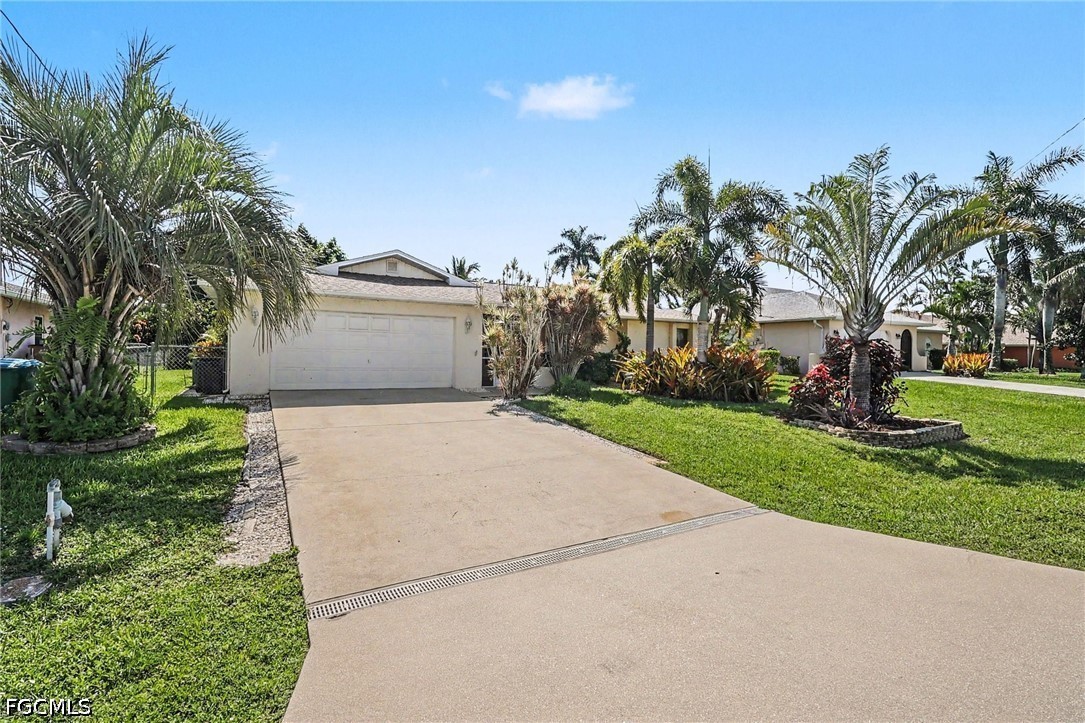 3 Bed Pool Home for Sale in Cape Coral, photo 2