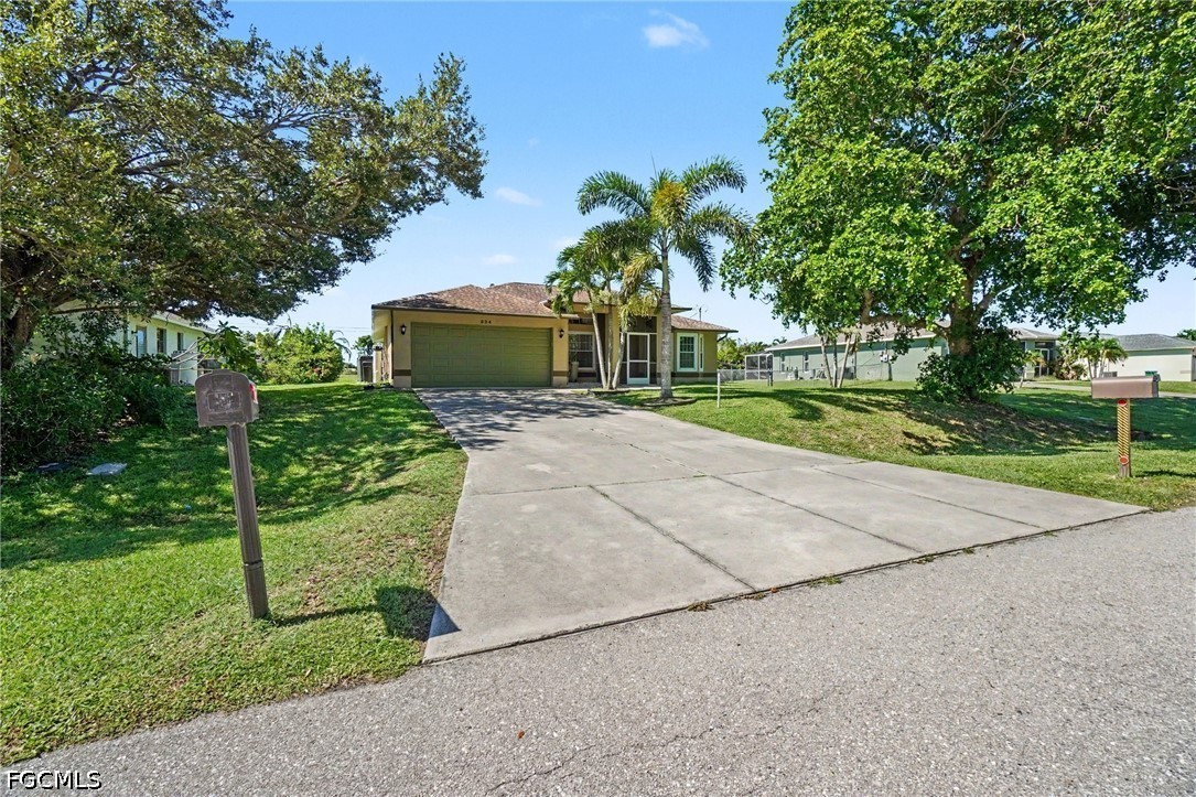 3 Bed Pool Home for Sale in Cape Coral, photo 2