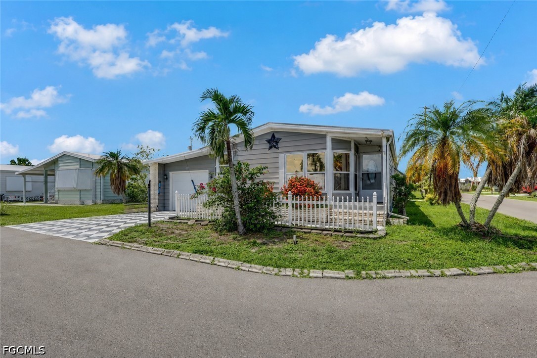 2 Bed ManufacturedHome for Sale in Tamiami Village, photo 2