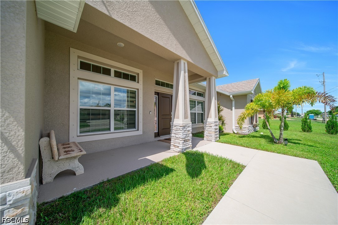 4 Bed Waterfront Home for Sale in Cape Coral, photo 2
