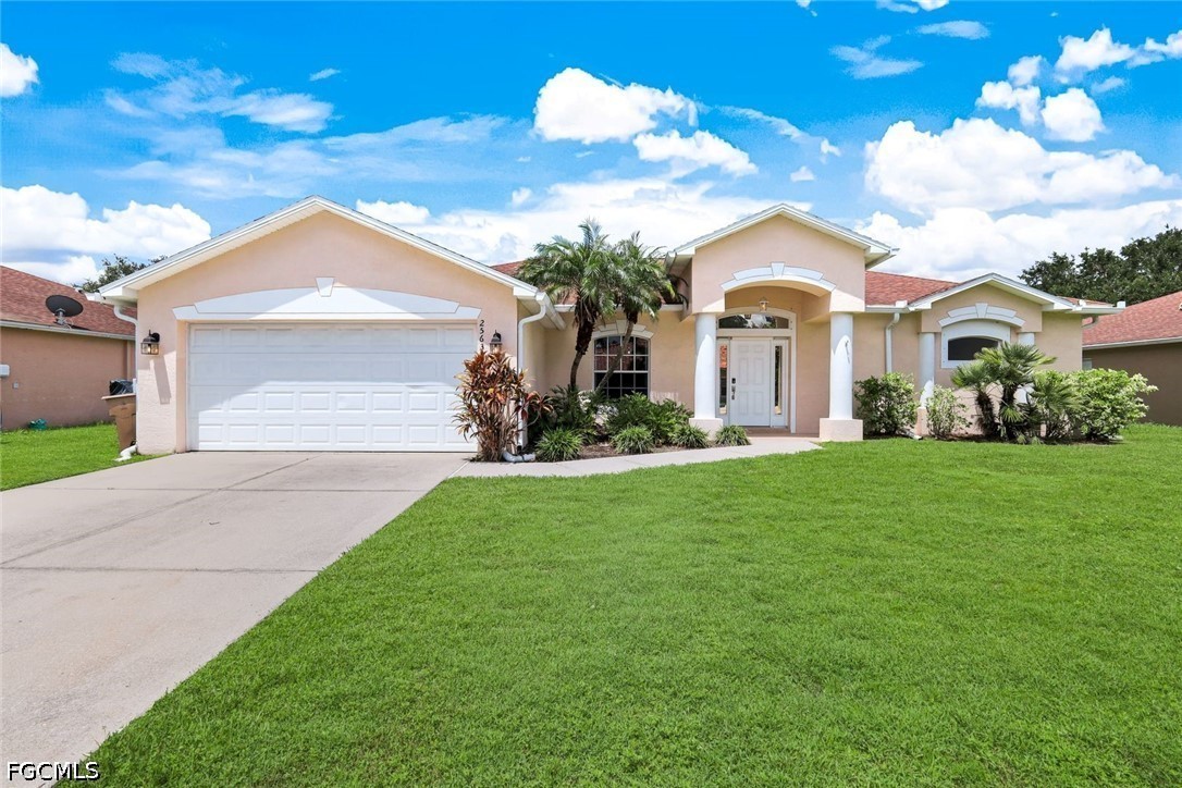 3 Bed Pool Home for Sale in Hawk'S Preserve, photo 2