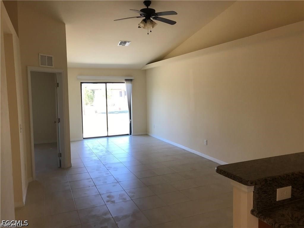 3 Bed Duplex for Sale in Cape Coral, photo 2