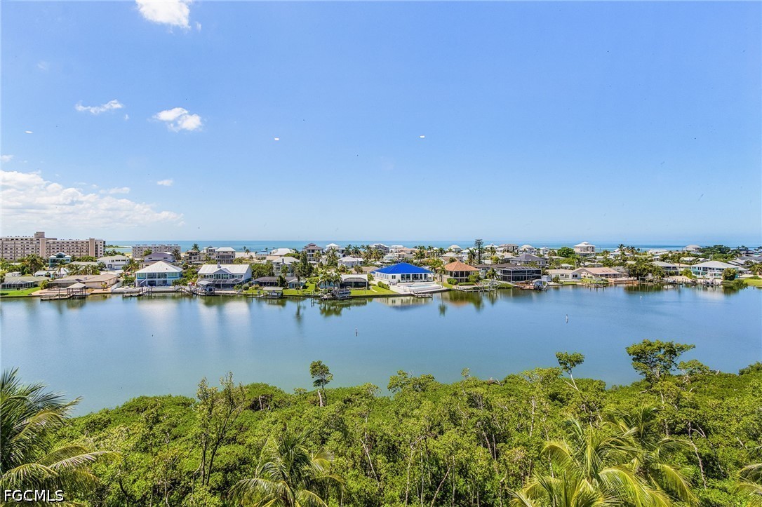 3 Bed Waterfront Home for Sale in Waterside At Bay Beach, photo 2