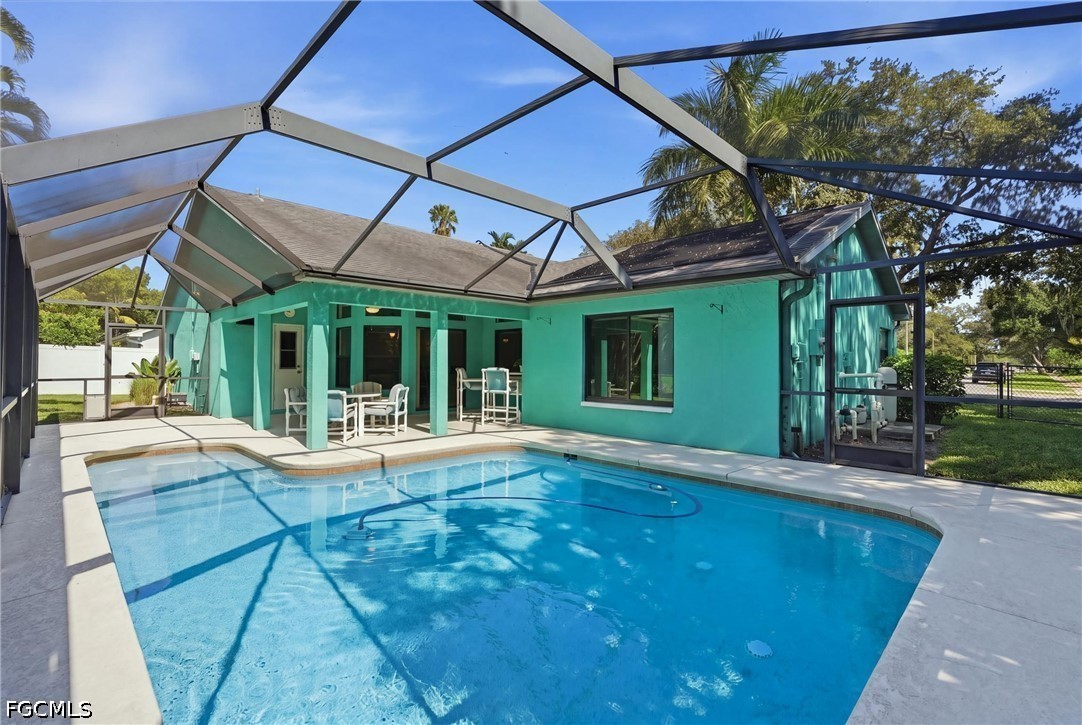 3 Bed Pool Home for Sale in Palmlee Park, photo 2