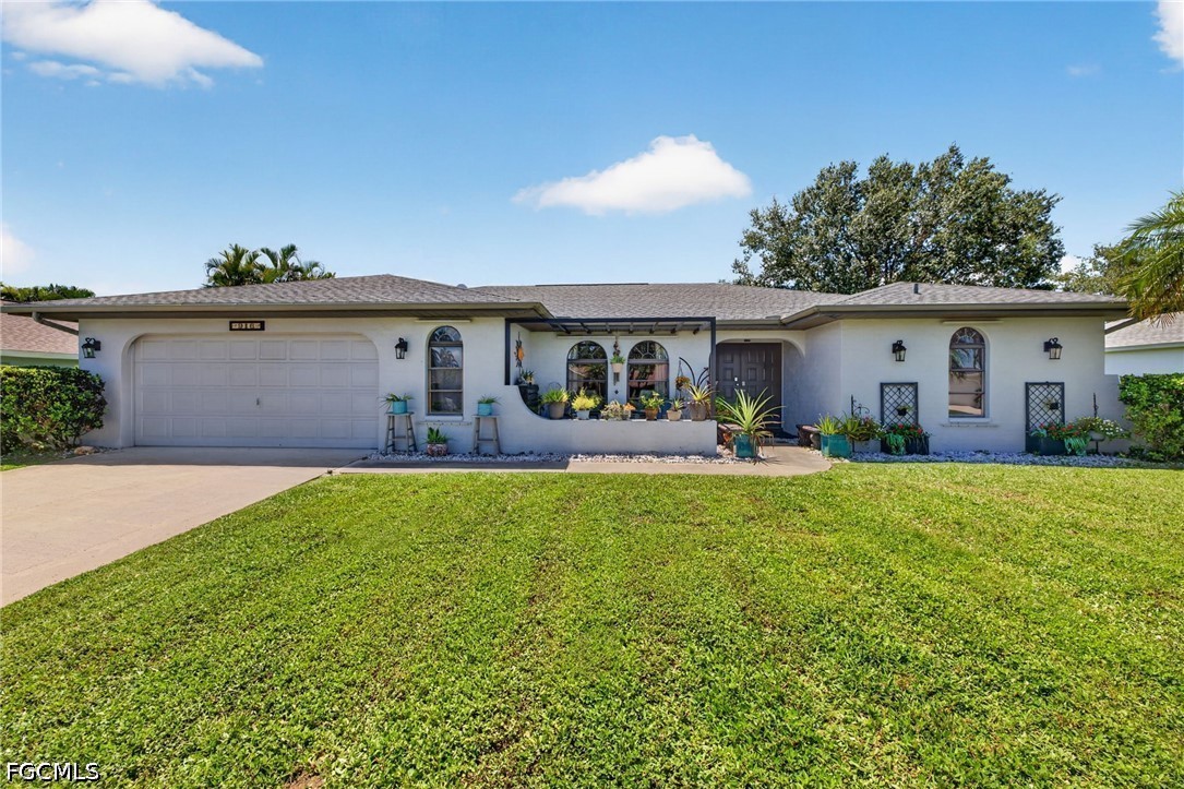 3 Bed Pool Home for Sale in Cape Coral, photo 2