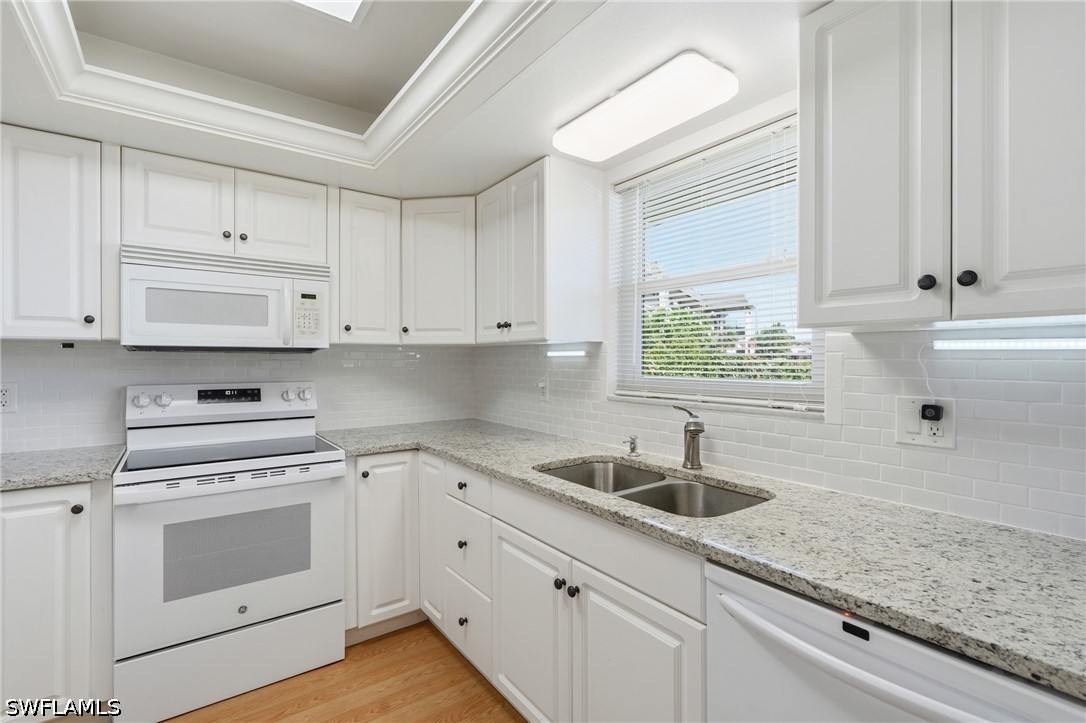 2 Bed Waterfront Home for Sale in Naples, photo 2