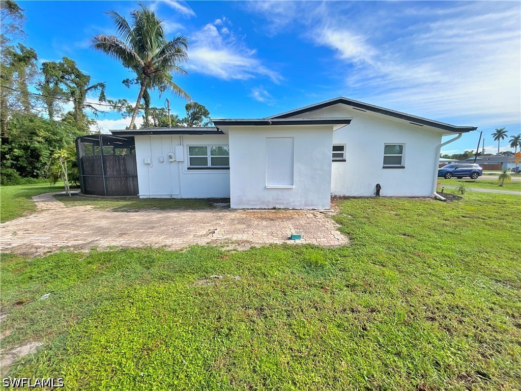 2 Bed Pool Home for Sale in Fort Myers Villas, photo 2