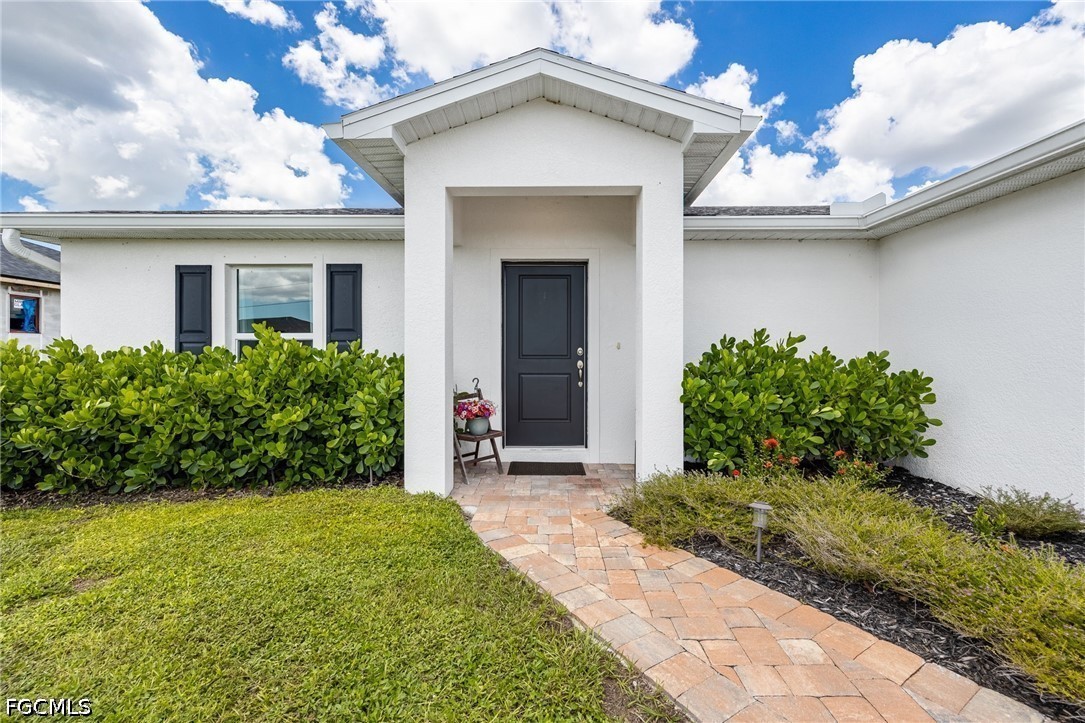 3 Bed SingleFamilyResidence for Sale in Cape Coral, photo 2