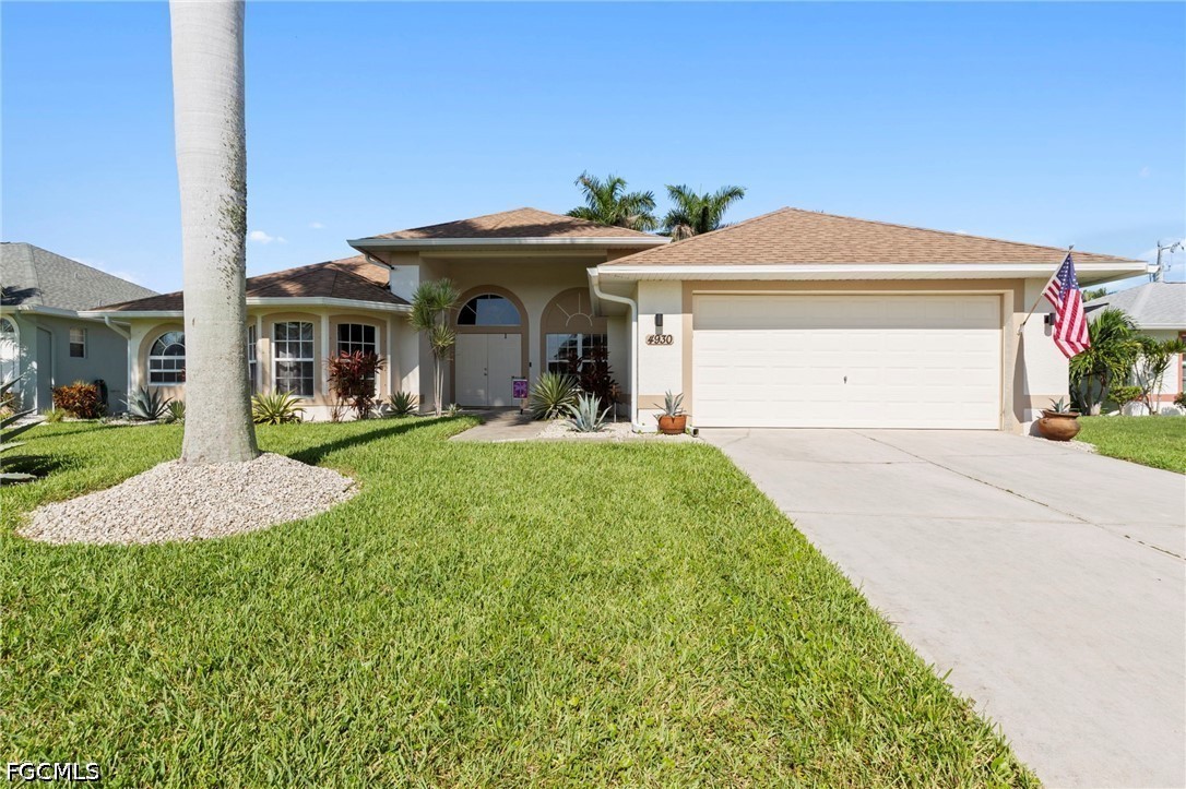3 Bed Pool Home for Sale in Cape Coral, photo 2