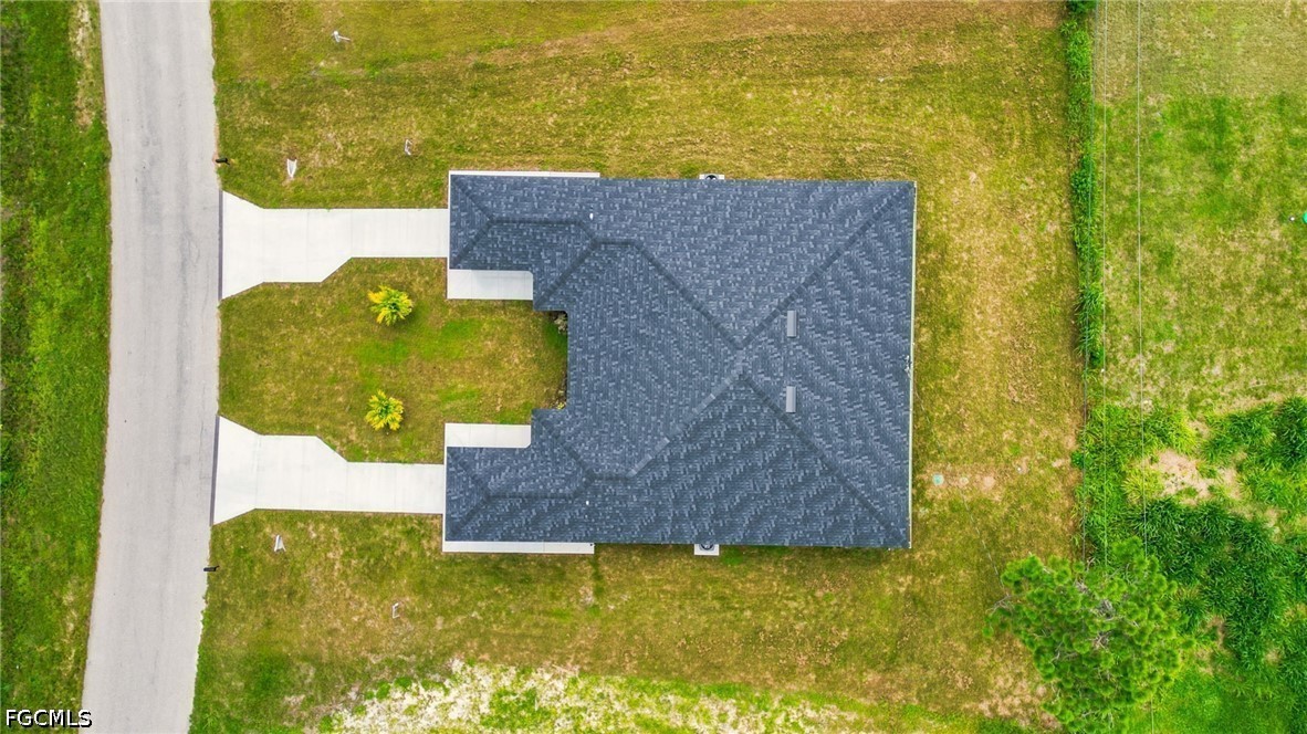 3 Bed Attached for Sale in Lehigh Acres, photo 2