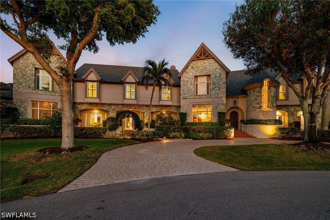 5 Bed Pool Home for Sale in Fort Myers, photo 2