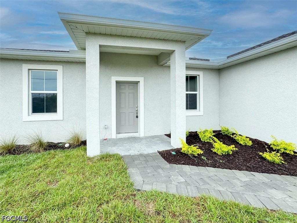 3 Bed SingleFamilyResidence for Sale in Cape Coral, photo 2