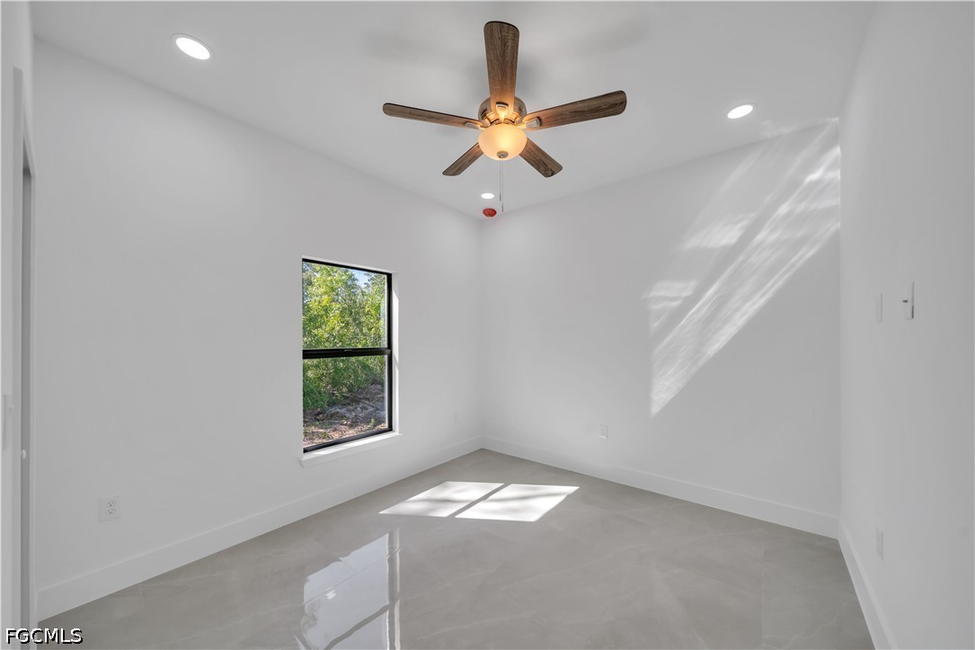 4 Bed SingleFamilyResidence for Sale in Lehigh Acres, photo 2