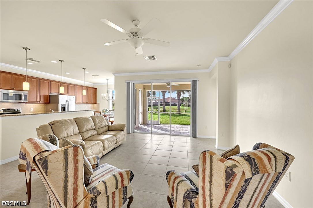 3 Bed Waterfront Home for Sale in Bonita Springs, photo 2