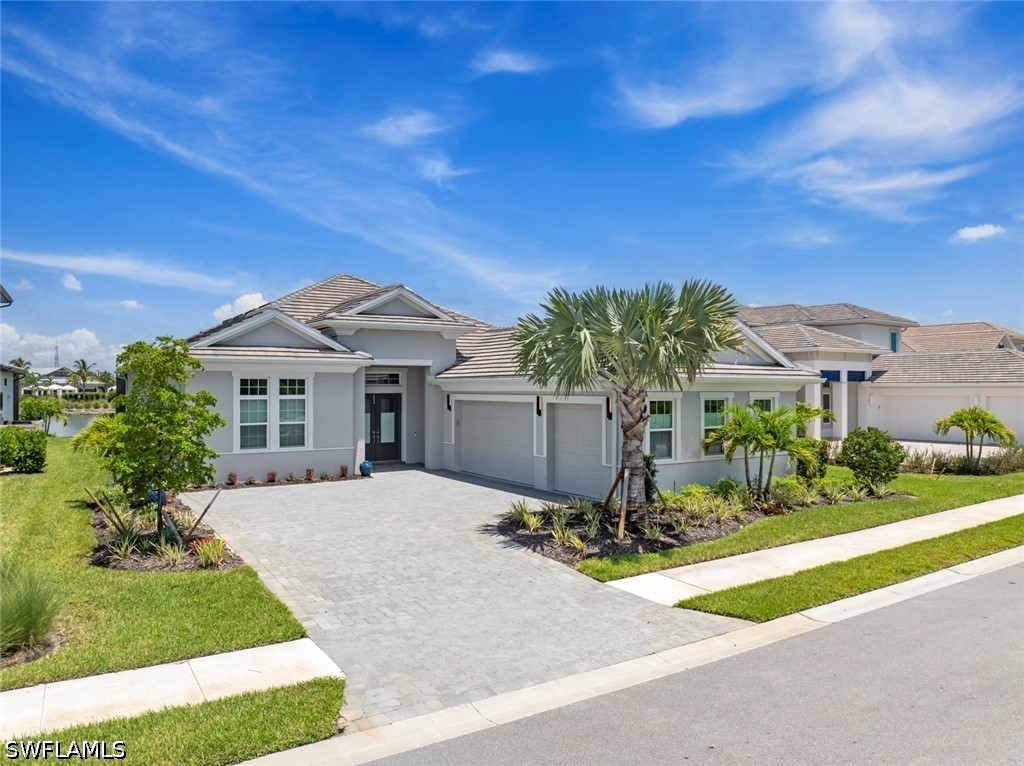 3 Bed Pool Home for Sale in Naples, photo 2