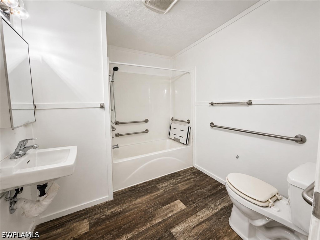 3 Bed Waterfront Home for Sale in Montura Ranch Estates, photo 2