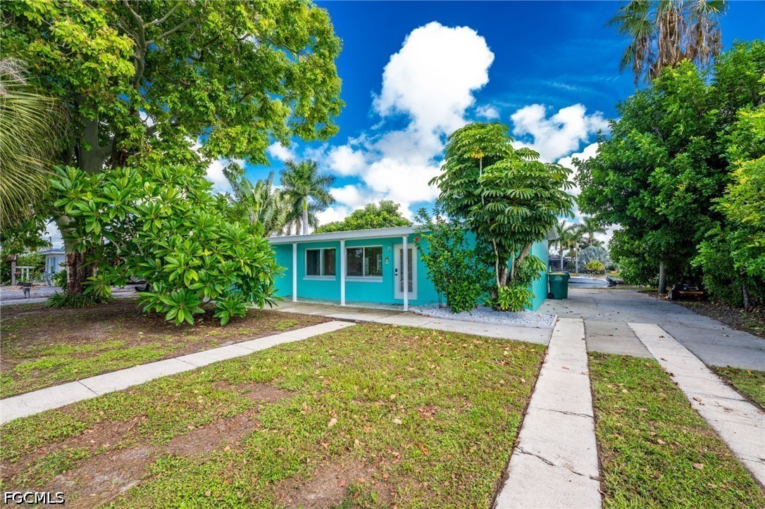 2 Bed Waterfront Home for Sale in Port Charlotte, photo 2
