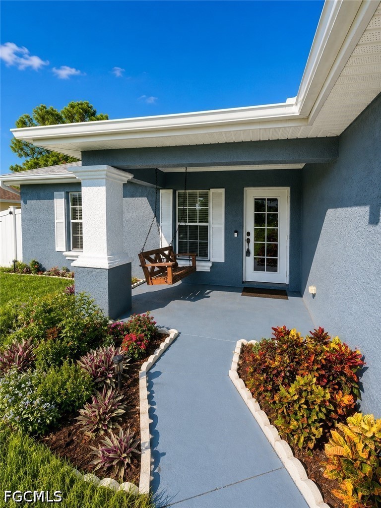 3 Bed SingleFamilyResidence for Sale in Cape Coral, photo 2