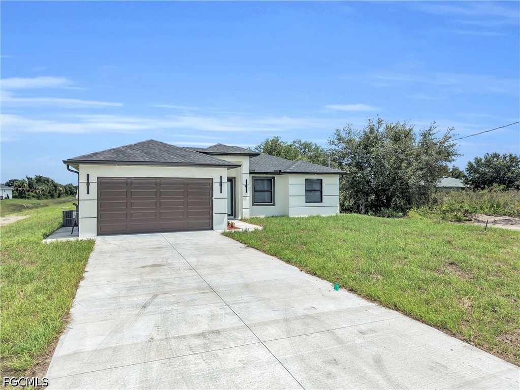 4 Bed SingleFamilyResidence for Sale in Lehigh Acres, photo 2