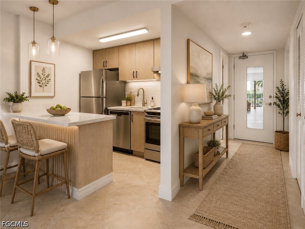 1 Bed Waterfront Home for Sale in Naples, photo 2