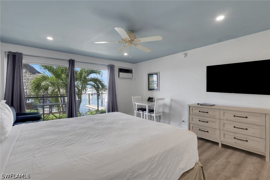 Waterfront Home for Sale in Cove Inn, photo 2