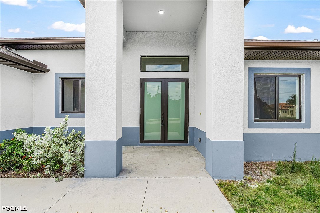 3 Bed SingleFamilyResidence for Sale in Cape Coral, photo 2