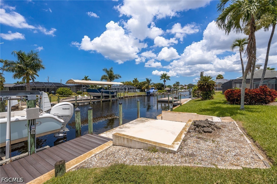 3 Bed Waterfront Home for Sale in Cape Coral, photo 2
