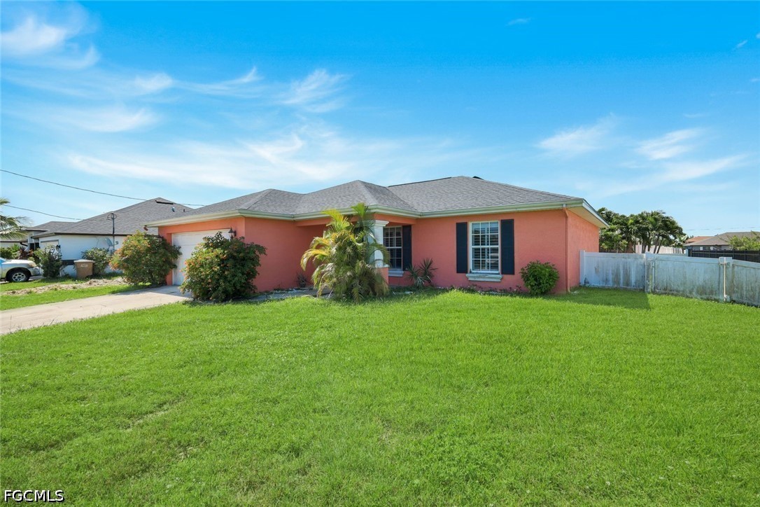 3 Bed SingleFamilyResidence for Sale in Cape Coral, photo 2