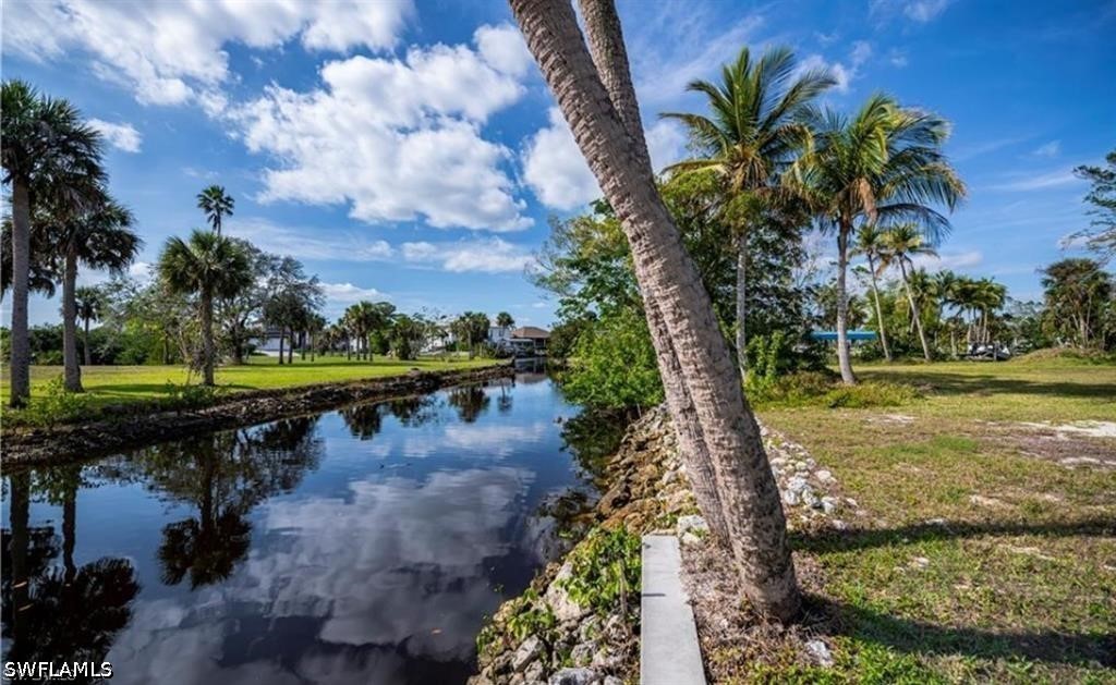 Waterfront Home for Sale in Bonita Farms, photo 2