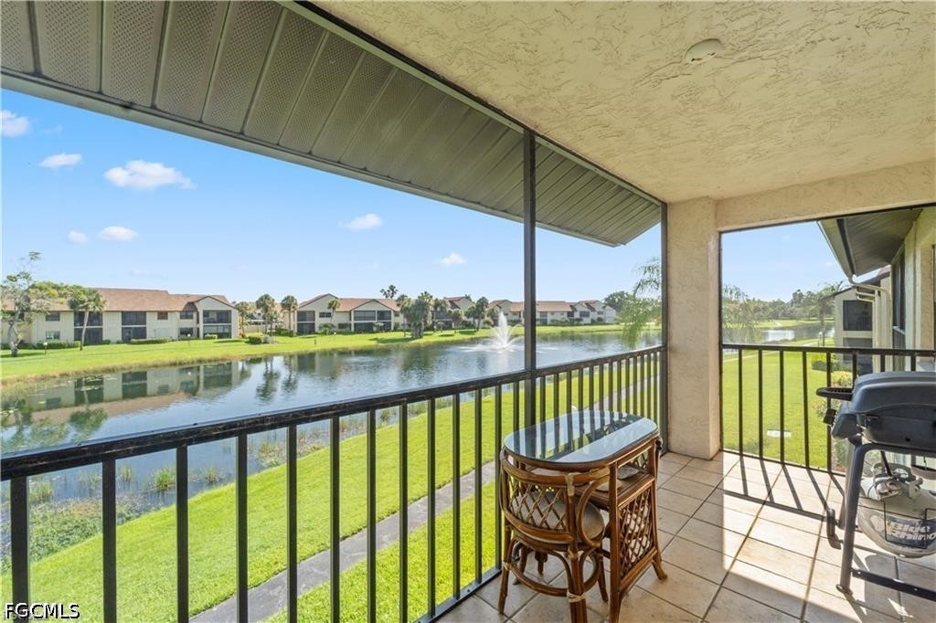 2 Bed Waterfront Home for Sale in Fort Myers, photo 2