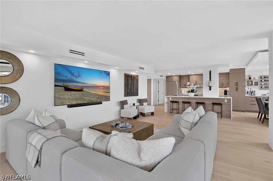 2 Bed Waterfront Home for Sale in Naples, photo 2