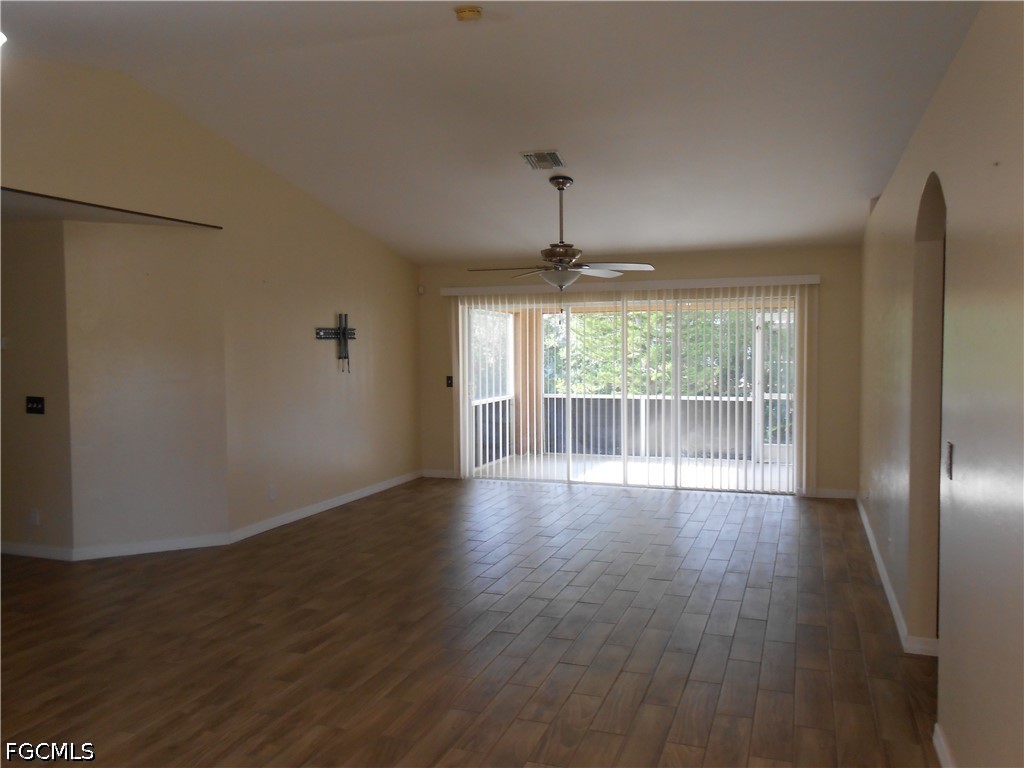 3 Bed SingleFamilyResidence for Sale in Lehigh Acres, photo 2
