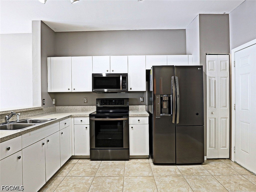 3 Bed Townhouse for Sale in Fort Myers, photo 2