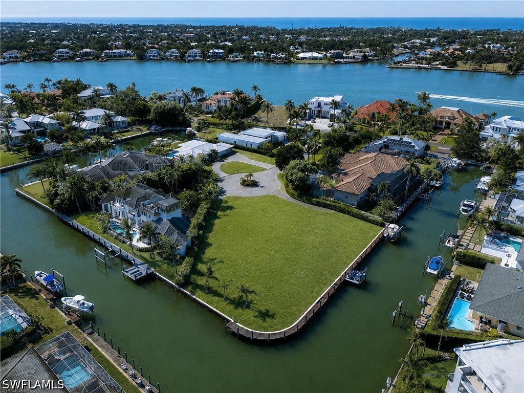 3 Bed Pool Home for Sale in Royal Harbor, photo 2