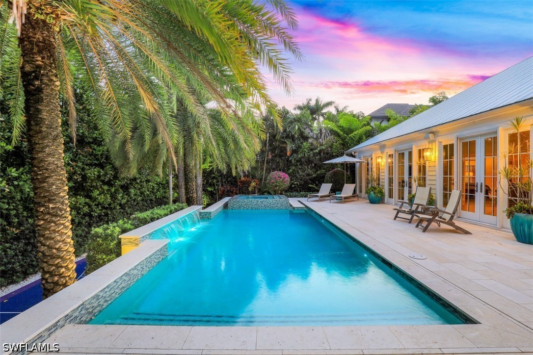 5 Bed Pool Home for Sale in Olde Naples, photo 2